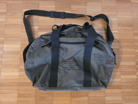 Schweizer Armee "F-Tasche"