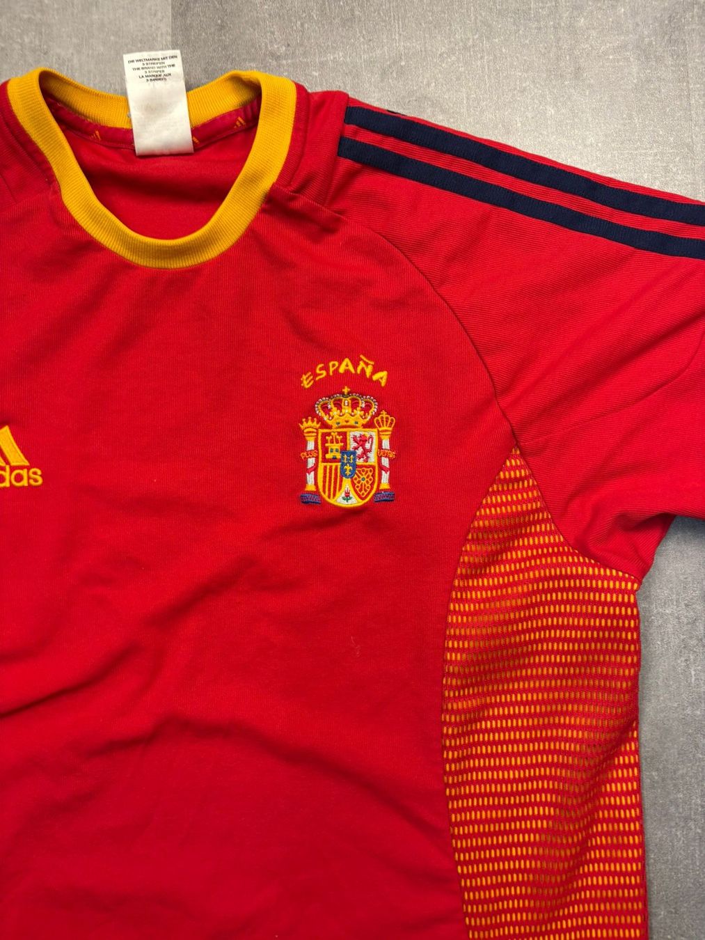 Adidas Leibchen & Hosen: Original Spanien 2002/04 Heimtrikot - Grösse M – Neu (gemäss Beschreibung) aus Werdenberg von hase.vintage 1