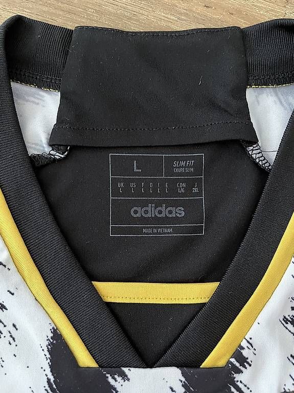 Canottiere & Pantaloni: Fussballtrikot Juventus – Usato da Hölstein venduto da Juvia 3