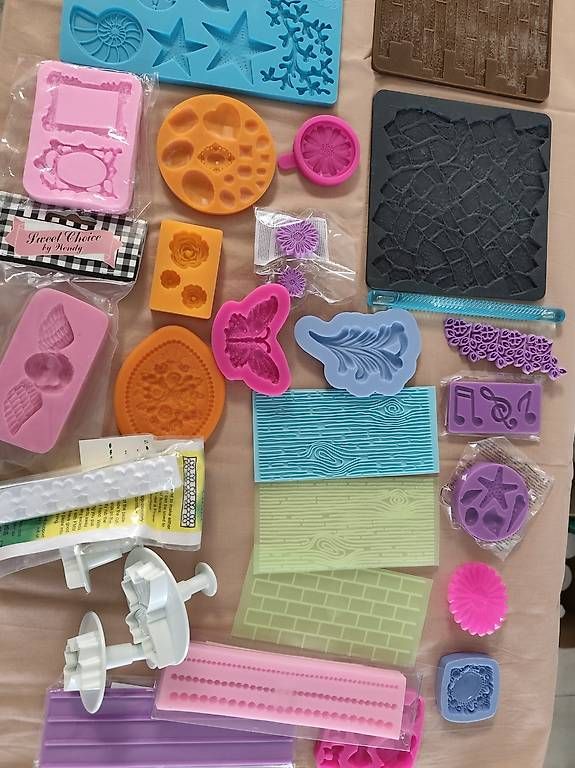Materiale per modellare: Cake Design / Blumen/ Backen verschiedenes  – Usato da Kollbrunn venduto da Morena61 4