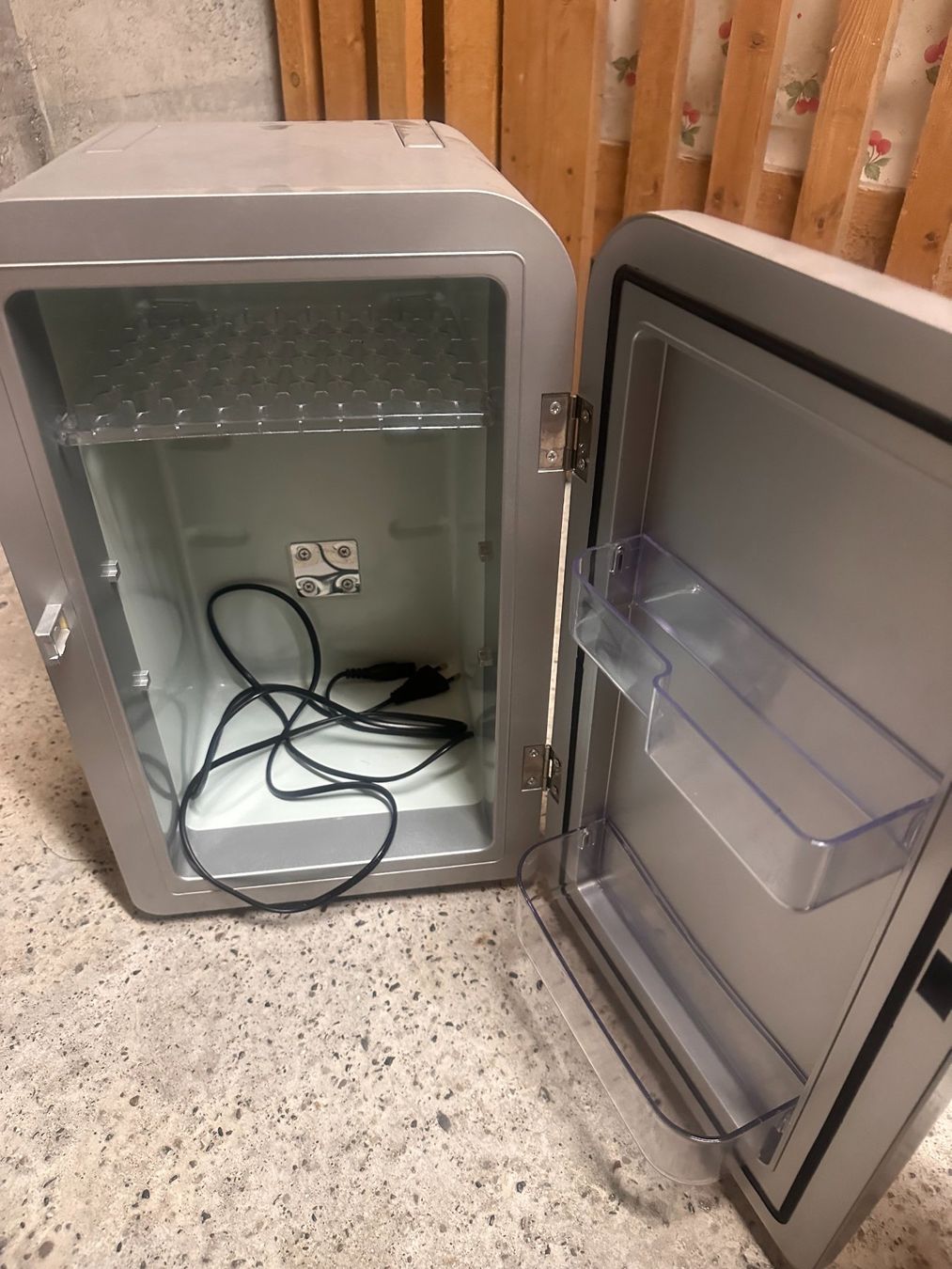 Frigoriferi: Frescolino mini Refrigerator/warmer – Usato da Niederwangen BE venduto da poo_jwh7 1