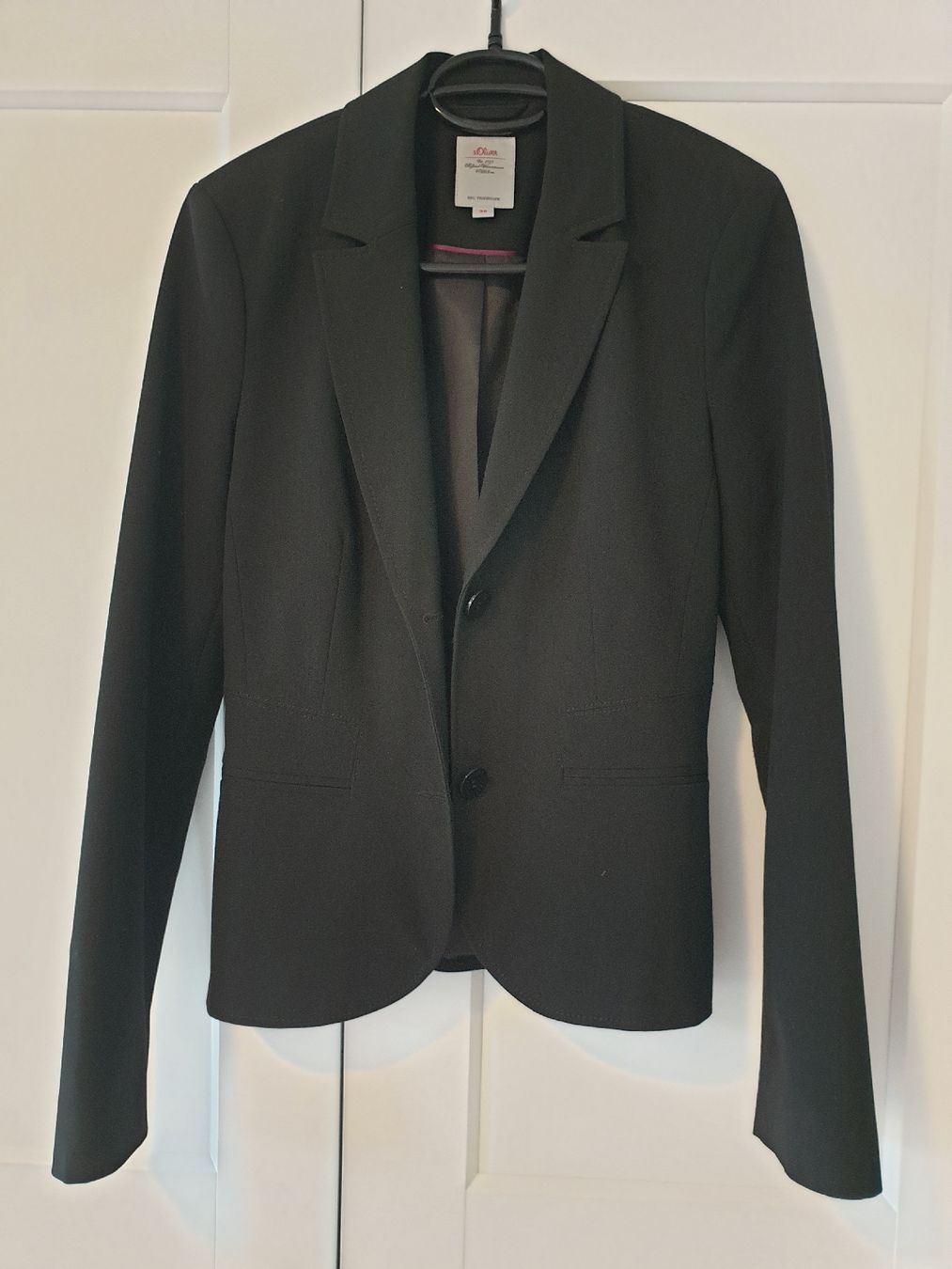 S.Oliver Anzüge & Kostüme: Schwarzer Blazer von S.Oliver, neuwertig, Grösse 36/S – Gebraucht aus Steffisburg von Blue_bj5g