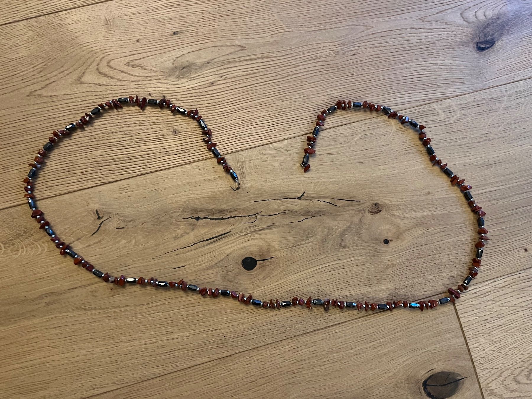 Catenine: Formbare Steinkette rot Jaspis mit Magnetperlen – Usato da Gümligen venduto da blackberrys 1