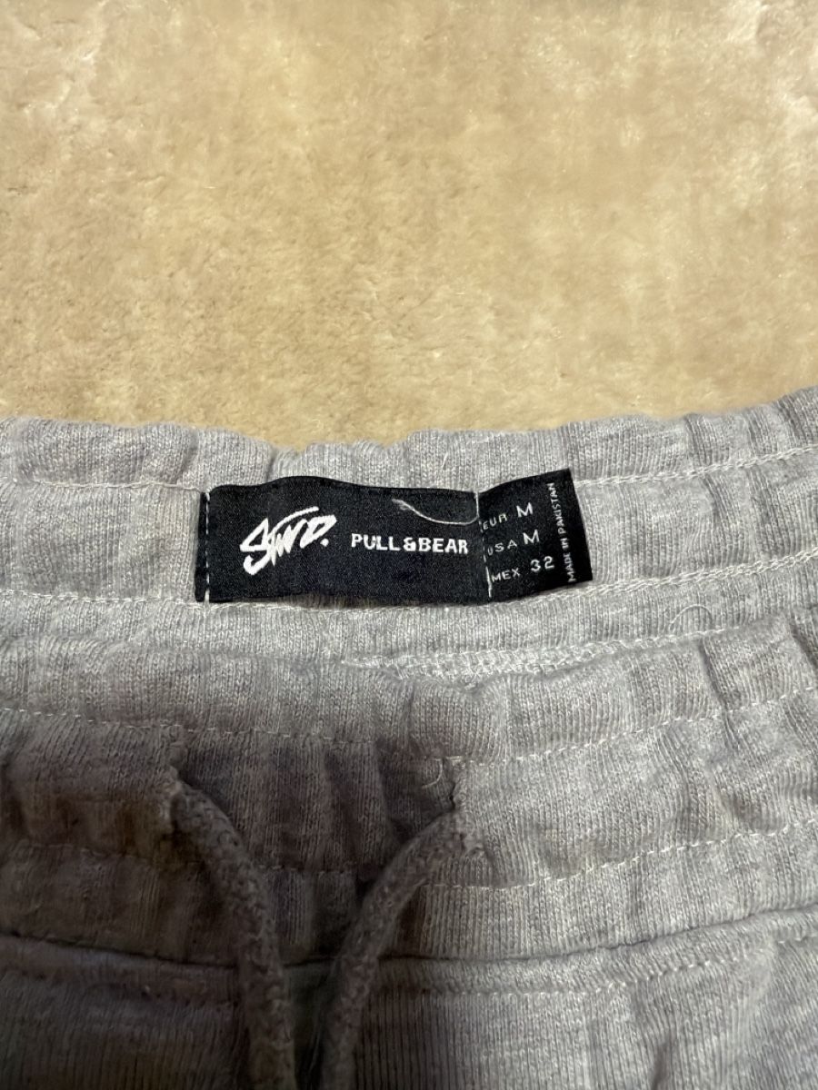 Pantalons: Pantalon de jogging Pull&Bear gris taille M  – Neuf (Voir description) à Fribourg par cat_tb68 2