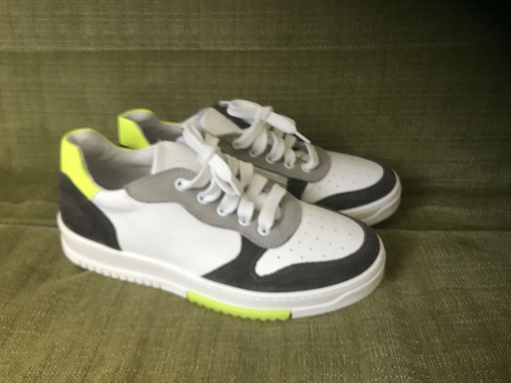 Chaussures hommes: Coole Neue Leder Sneakers, unisex ,Gr 37 – Neuf (Voir description) à Zürich par Leders