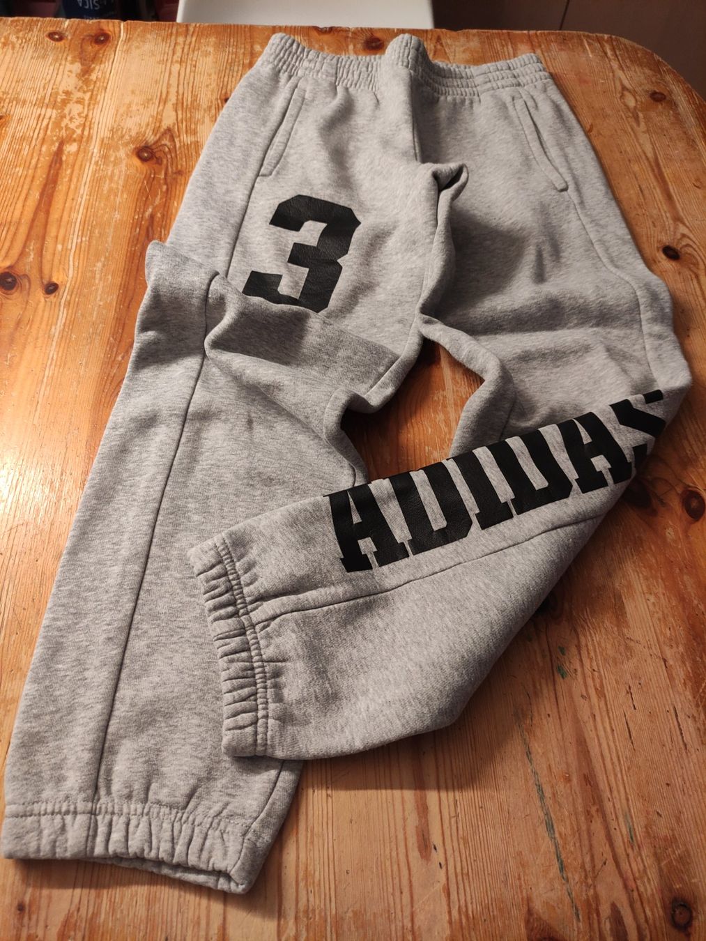 Adidas Pantaloni: Jogginghosen Adidas – Usato da Mümliswil venduto da Andreablaukatze 2