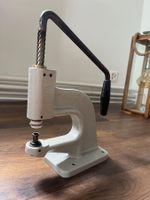 Presse für Jeans-Knöpfe