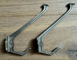 2 tolle antike Wandhaken aus Metall