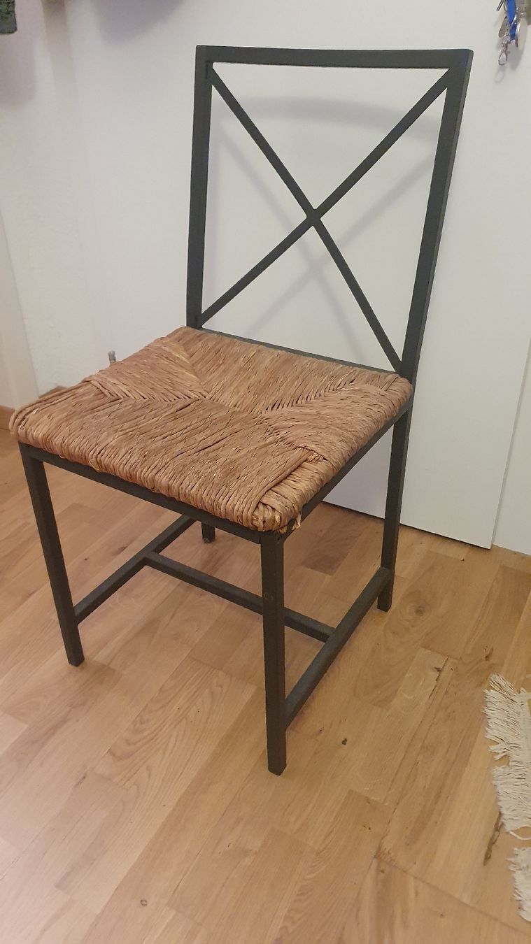 Stühle: stabiler Stuhl aus Metall mit Holz – Gebraucht aus Eschenbach LU von mel_m5rc