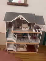 Grande maison de poupée en bois  très bon état