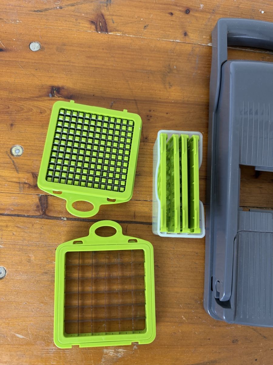 Küchengeräte: Gemüseschneider / Mandoline Set mit Einsätzen – Gebraucht aus Gurmels von SwissShop21 1