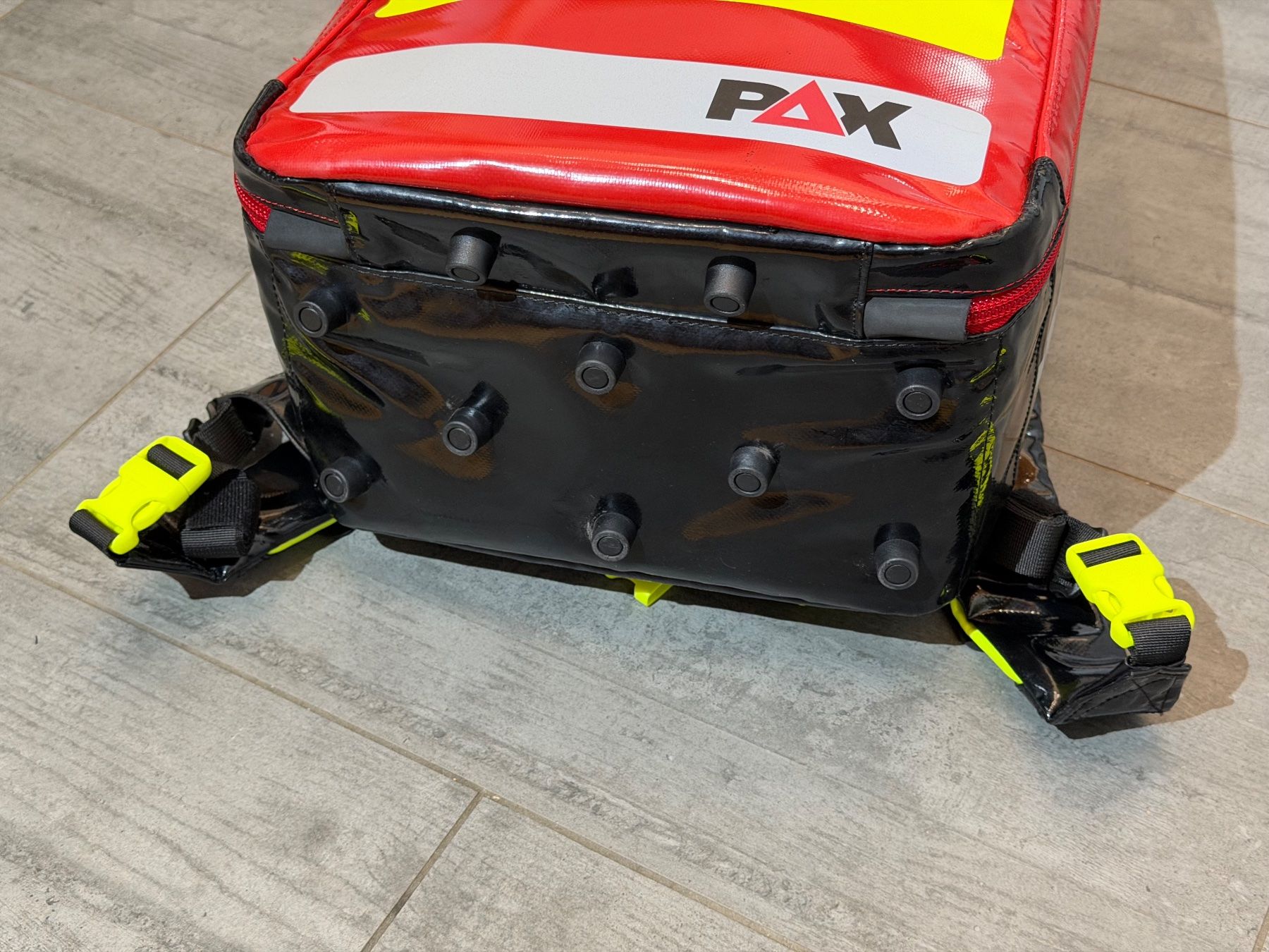 Zaini: PAX Notfallrucksack SEG klein in Rot – Usato da Meiringen venduto da sellswiss 3