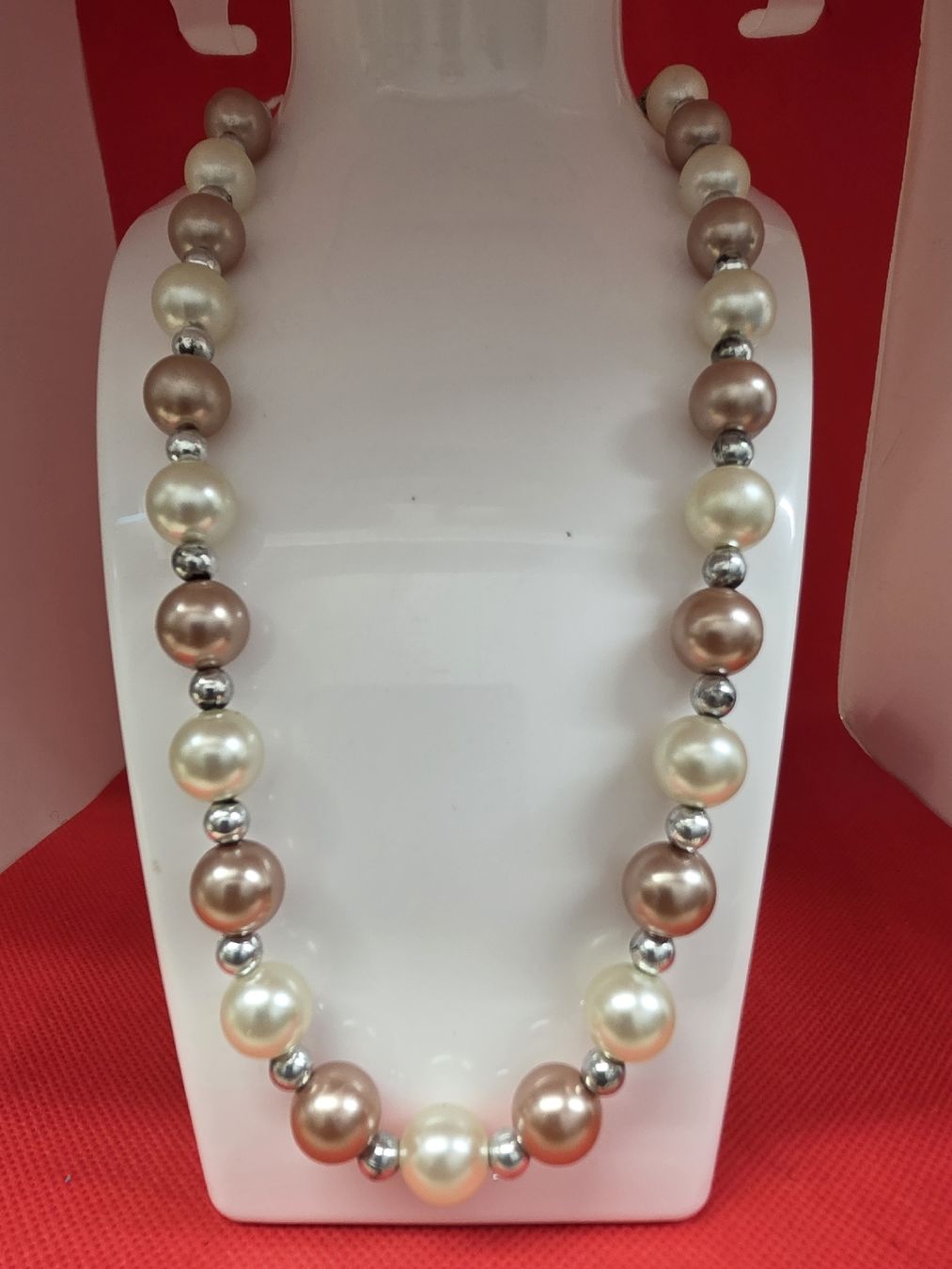 Catenine: Perlenkette creme/braun mit silbernen Elementen  – Usato da Herisau venduto da Antiques.AR