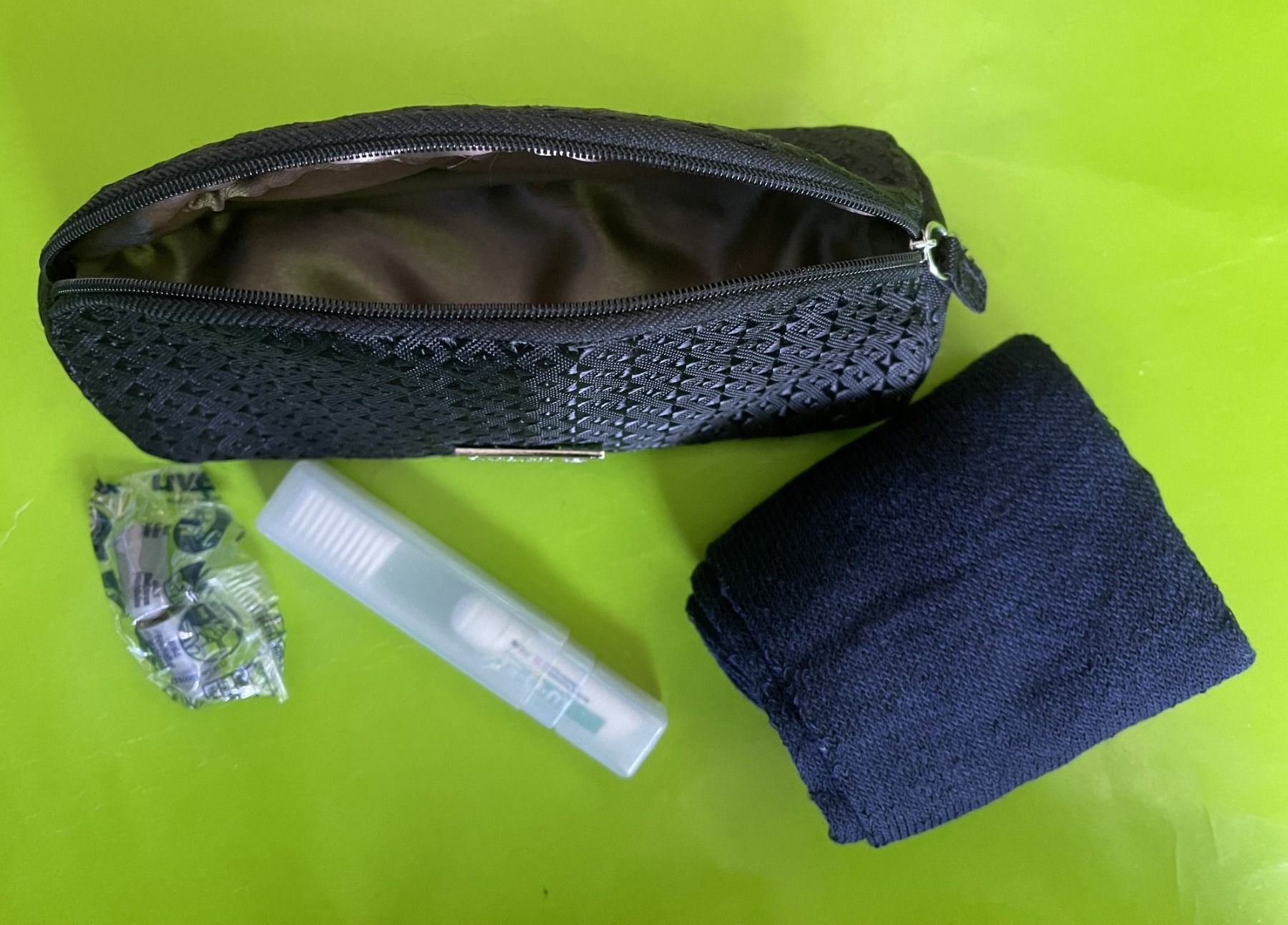 Custodie per cosmetici: QATAR AIRWAYS Business Class Amenity Kit – Nuovo e nell'imballaggio originale da Genève venduto da Murmurs