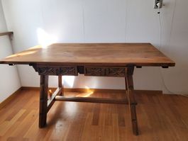 Das gewisse Etwas !? Sehr schöner Holztisch 140 x 80 cm