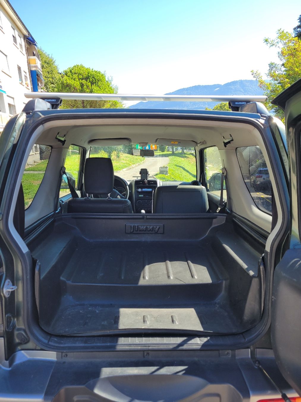 Suzuki Tutti pezzi di ricambio auto: Suzuki jimny trunk liner /storage – Usato da Jongny venduto da jar_fdh5 1