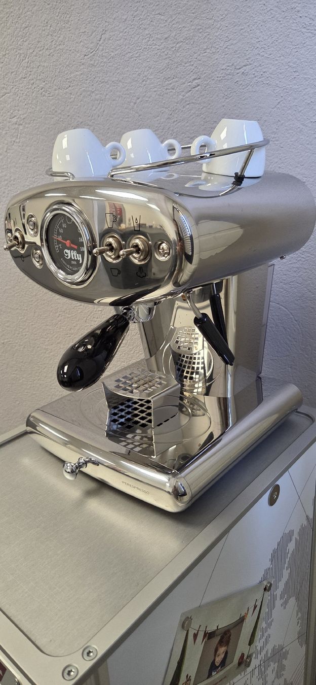 Illy Machines à café & Machines à expresso: Machine à café Illy – D'occasion à Cernier / par car_5rm5 1