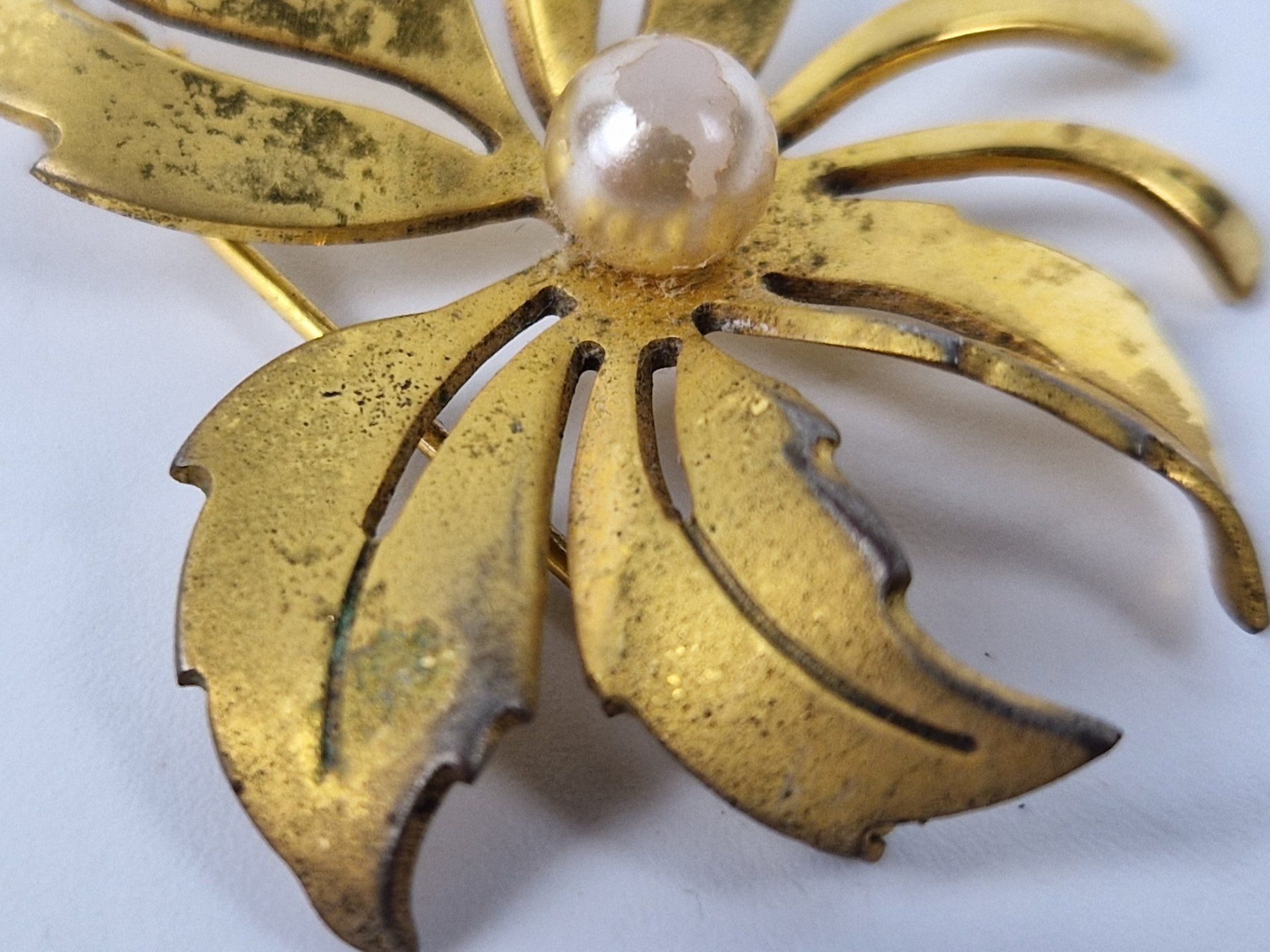 Spille & Fermagli: Goldene Blumenbrosche mit Perle – Usato da Muhen venduto da Restwert_Muhen 4