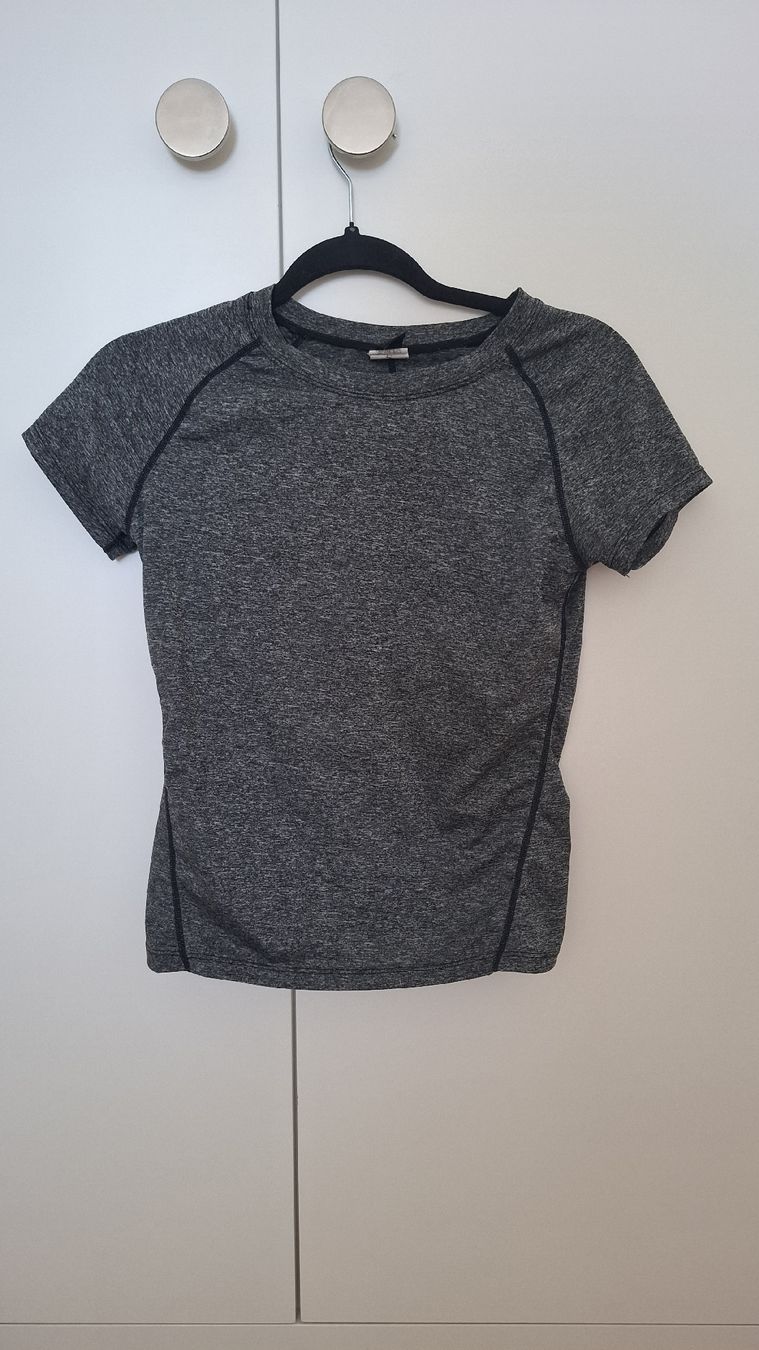 T-shirts: Sport shirt grey Melange size S – D'occasion à Hausen am Albis par ann_2kkx