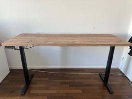 Höhenverstellbarer Schreibtisch, Elektronisch