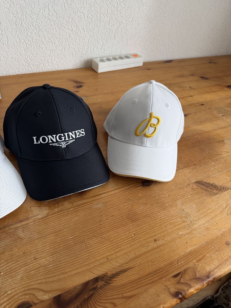 Copricapi, berretti & cappellini: Lot de casquette  – Nuovo e nell'imballaggio originale da La Chaux-de-Fonds venduto da mih_t8qk 2