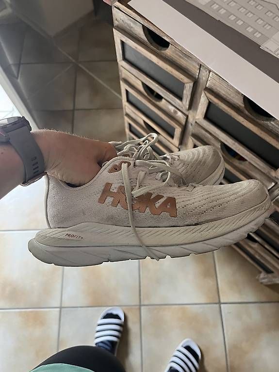 Scarpe da donna: Hoka Laufschuh Arahi – Usato da Buttisholz venduto da Katja_H 1
