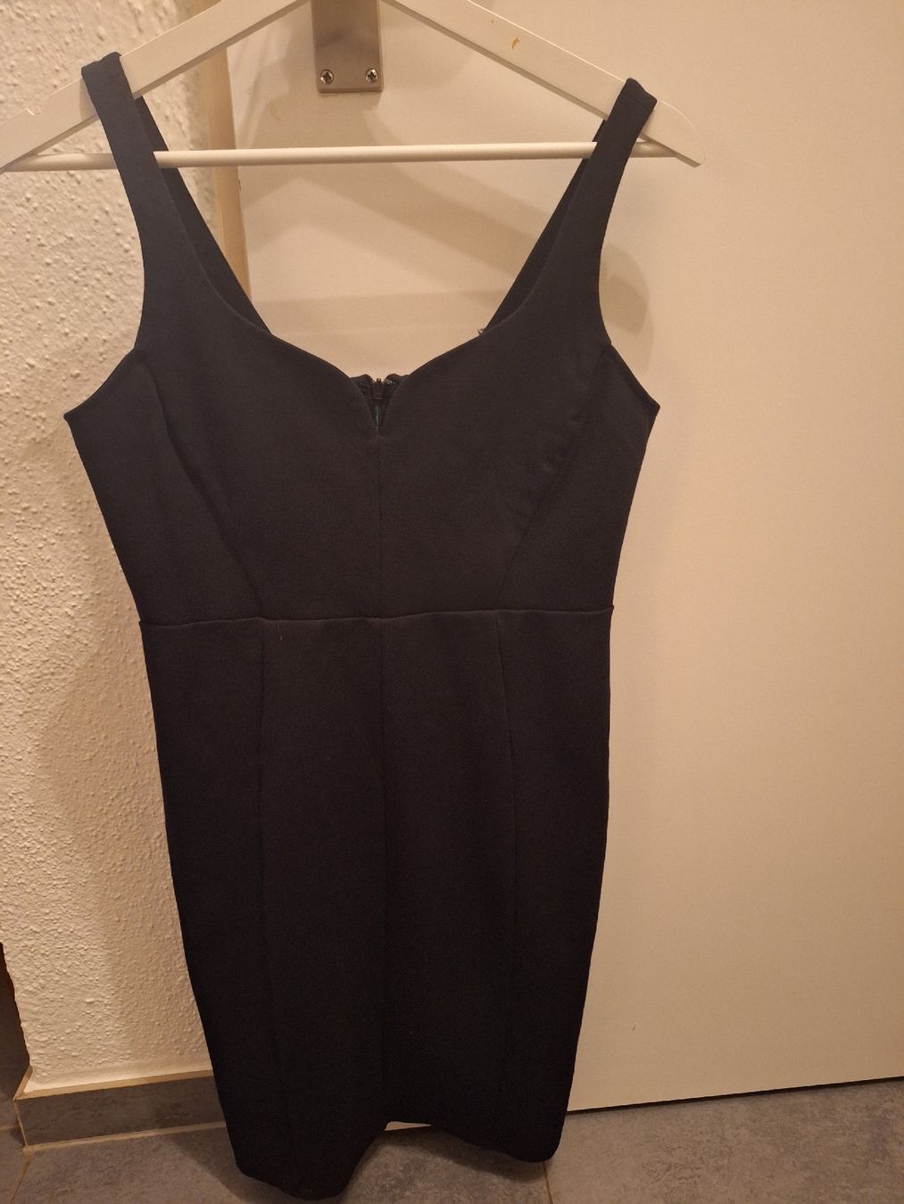 Guess Vestiti: Guess Etui Kleid neu – Nuovo (secondo la descrizione) da Neuhausen venduto da eliana2 4