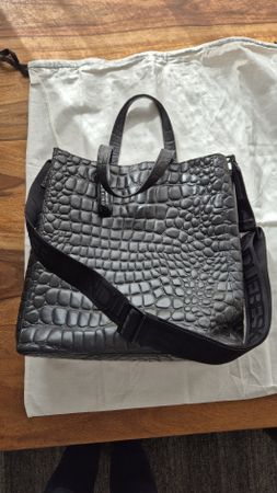 Liebeskind Berlin Paper Bag im Kroko Optik (Tasche)