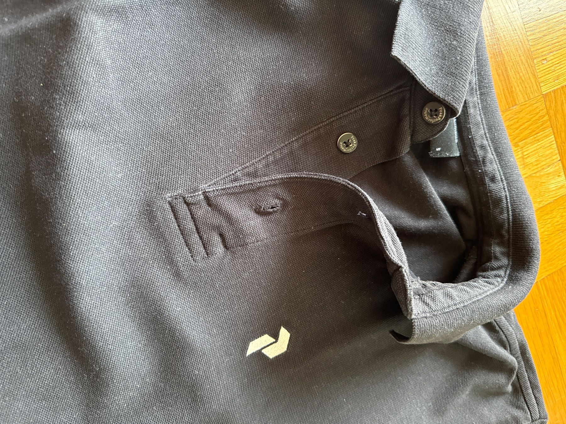 Peak Performance Kleiderpakete: 2x Poloshirts Gr. S Dunkelblau & Schwarz Peak Performance – Gebraucht aus Winterthur von britsi 3