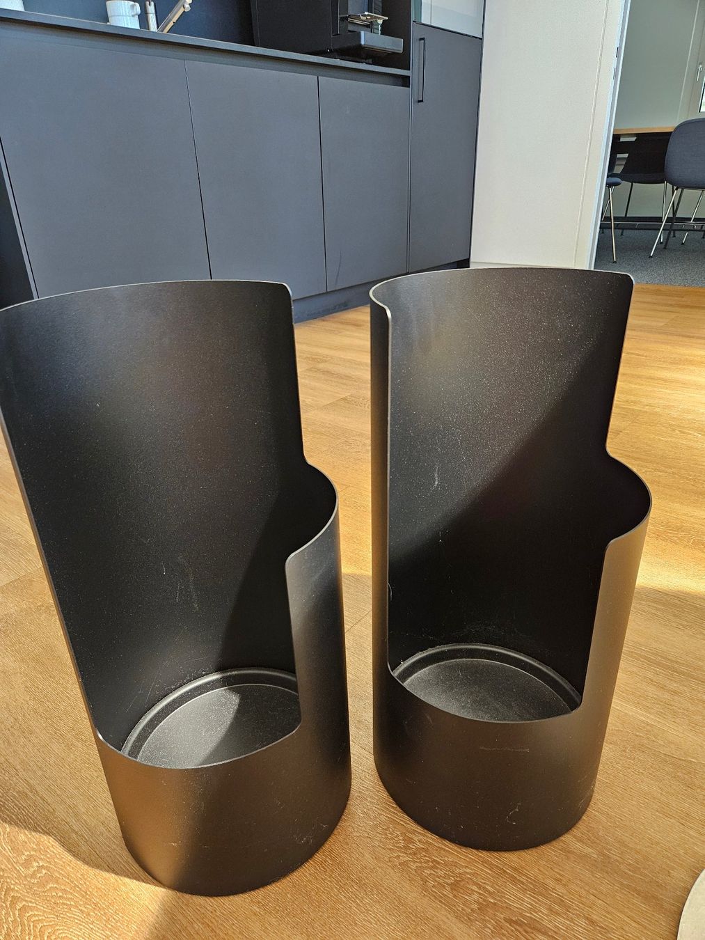 Sonstige Büroeinrichtungen: 2 Schirmständer – Gebraucht aus Rotkreuz von pic_sq5j