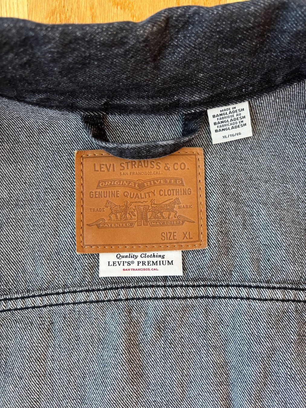 Levi's Giacche: Levi's Premium Trucker Jacket Black XL – Usato da Zürich venduto da Gotta-Sell-It-All 2