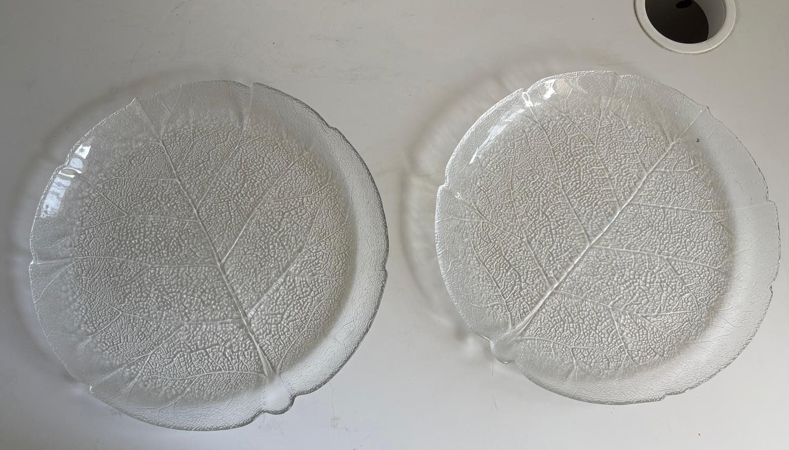 Servierplatten: 2 Servierplatten Arcoroc Aspen Blattmotiv Glas Servierteller – Gebraucht aus Zürich von Pam-Creation