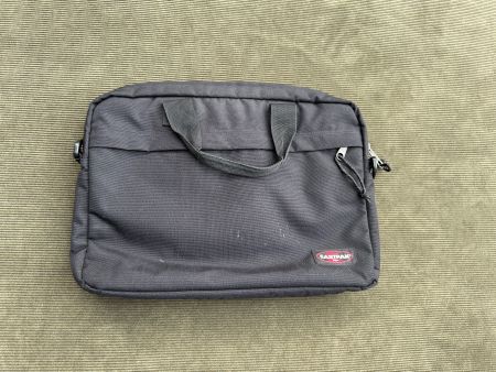 Laptop-Tasche EASTPAK REBOOT, schwarz