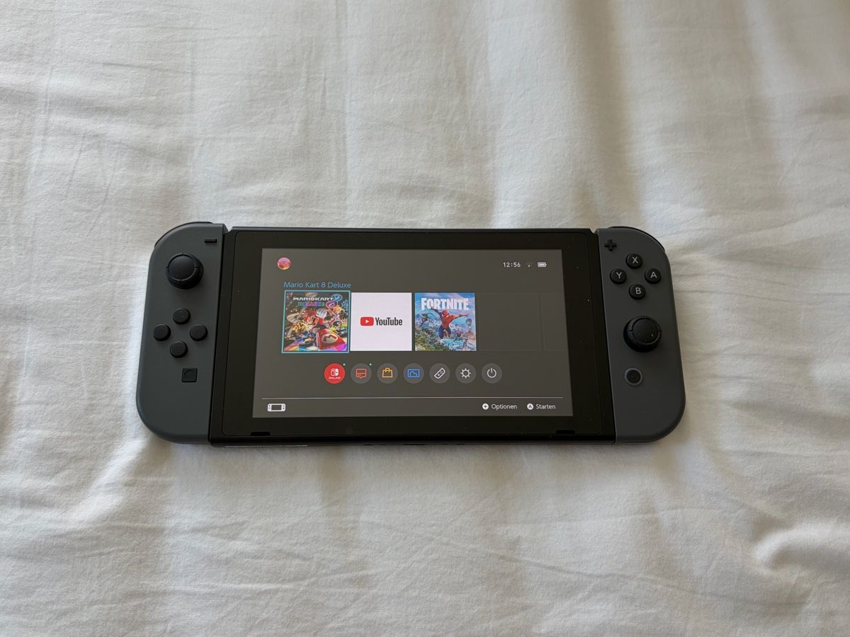 Nintendo Console: Nintendo Switch mit Zubehör wie neu – Nuovo (secondo la descrizione) da Winterthur venduto da raphael.hbg 1