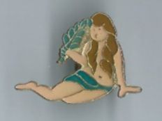 Pin Up Girl, Pin