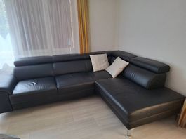 Ecksofa mit individuell einstellbaren Kopfstützen