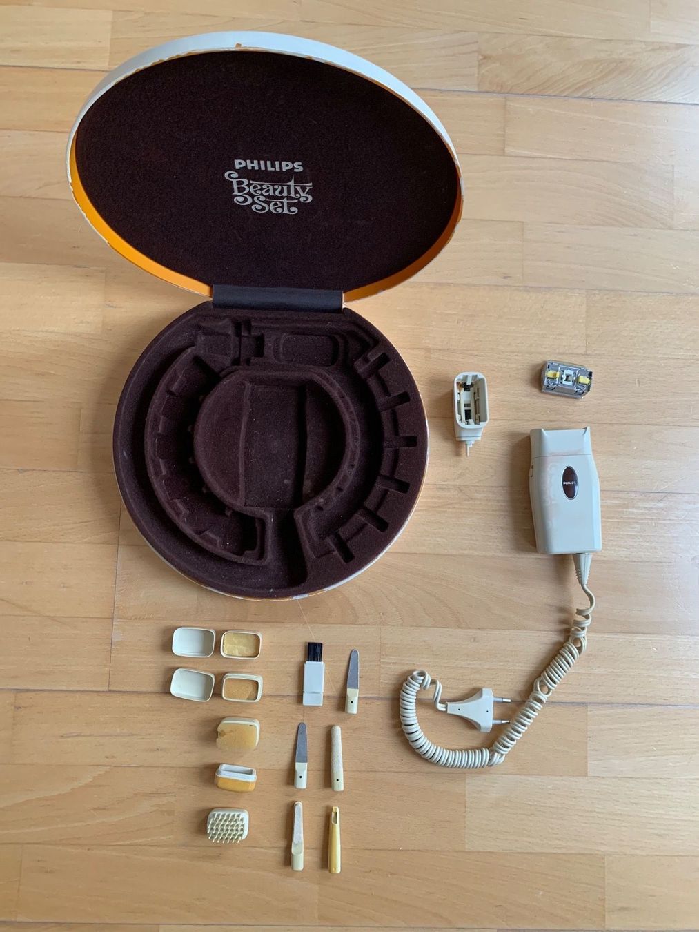 Unghie finte: Philips Beauty Set, Maniküreset – Usato da Udligenswil venduto da Trisha70 1
