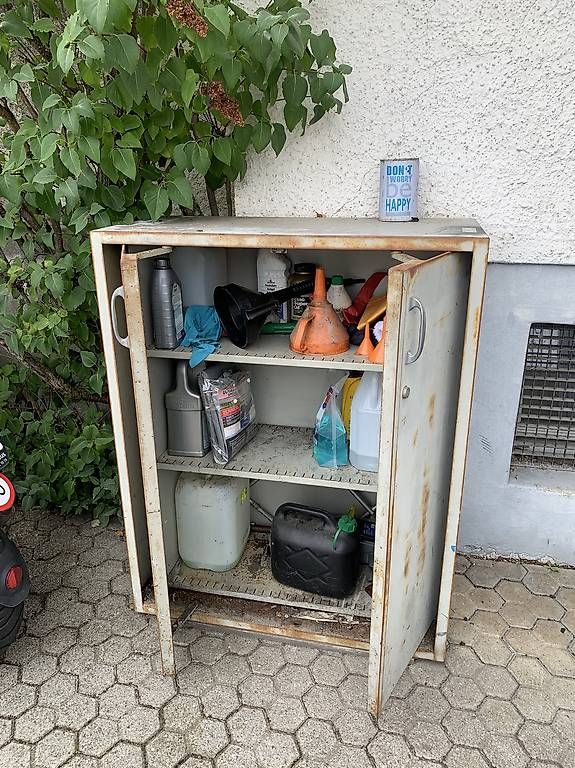 Armoires: Schrank aus Eisen – D'occasion à Flumenthal par Lema3 1