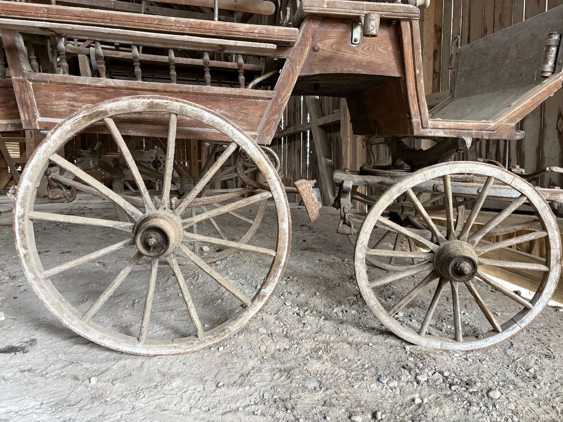 Kutschen: Antike Holz-Kutsche – Gebraucht aus Mönchaltorf von Tschibi 4