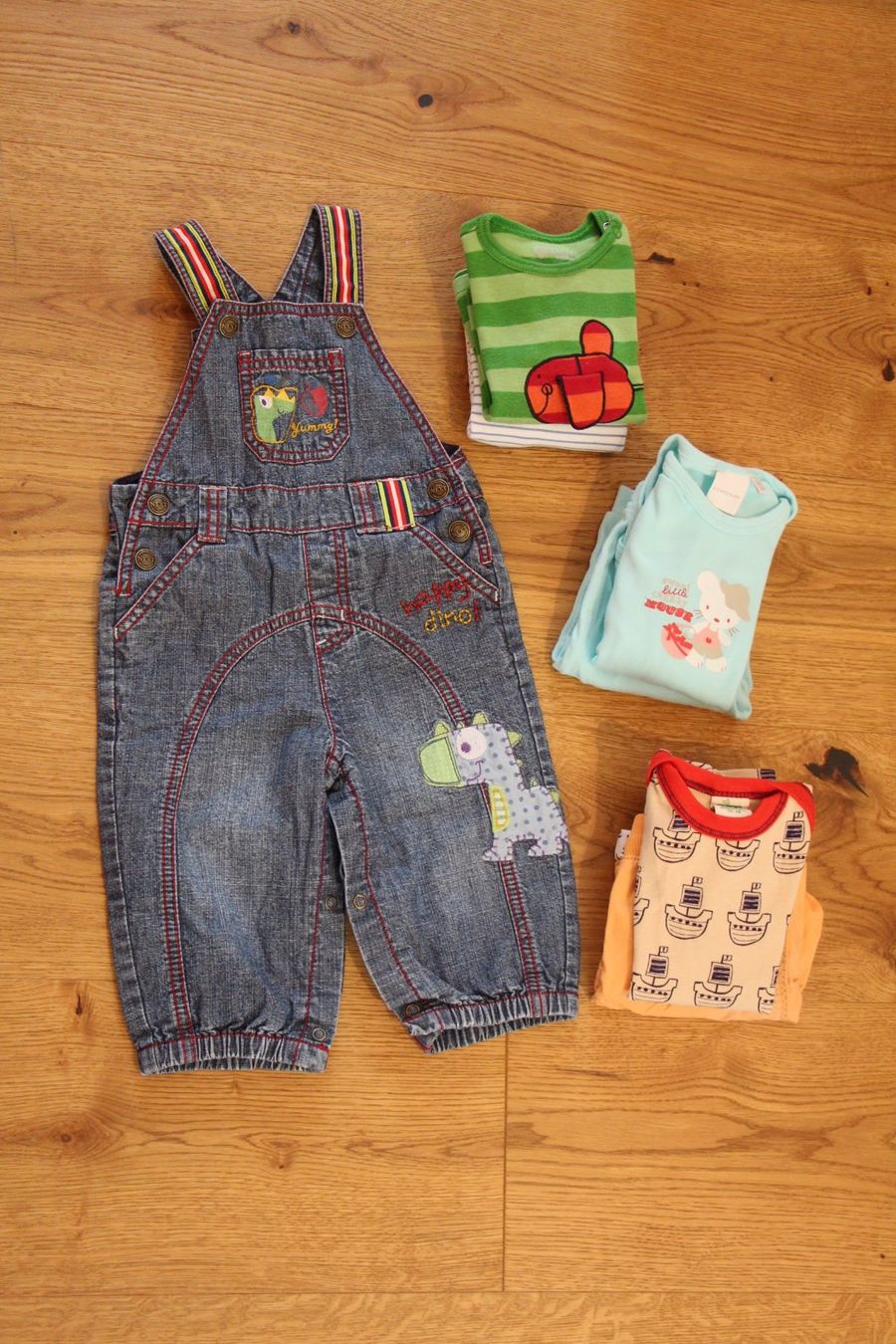 Lotti & Set di vestiti: Kleiderpaket, Junge, Grössen 62 und 68 – Usato da Heiligkreuz (Mels) venduto da PascalWa 1