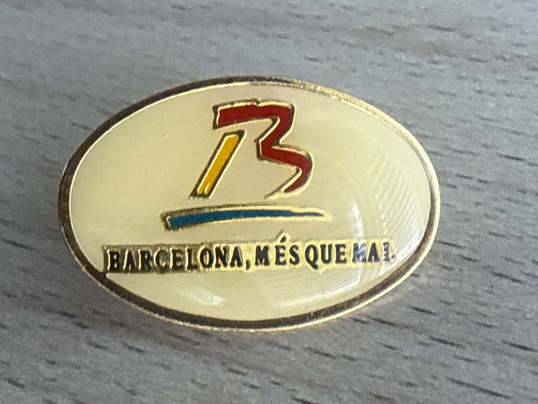 Placchette & Badge: Pin Barcelona Més Que Mai – Usato da Glattbrugg venduto da Schweigmatt