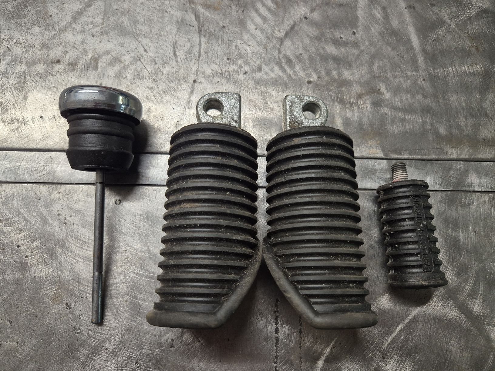 Harley-Davidson Alle Motorradersatzteile: Repose-Pieds Harley-Davidson  – Gebraucht aus Le Locle von CHEGUA