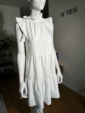 Schönes Sommerkleid für Frauen