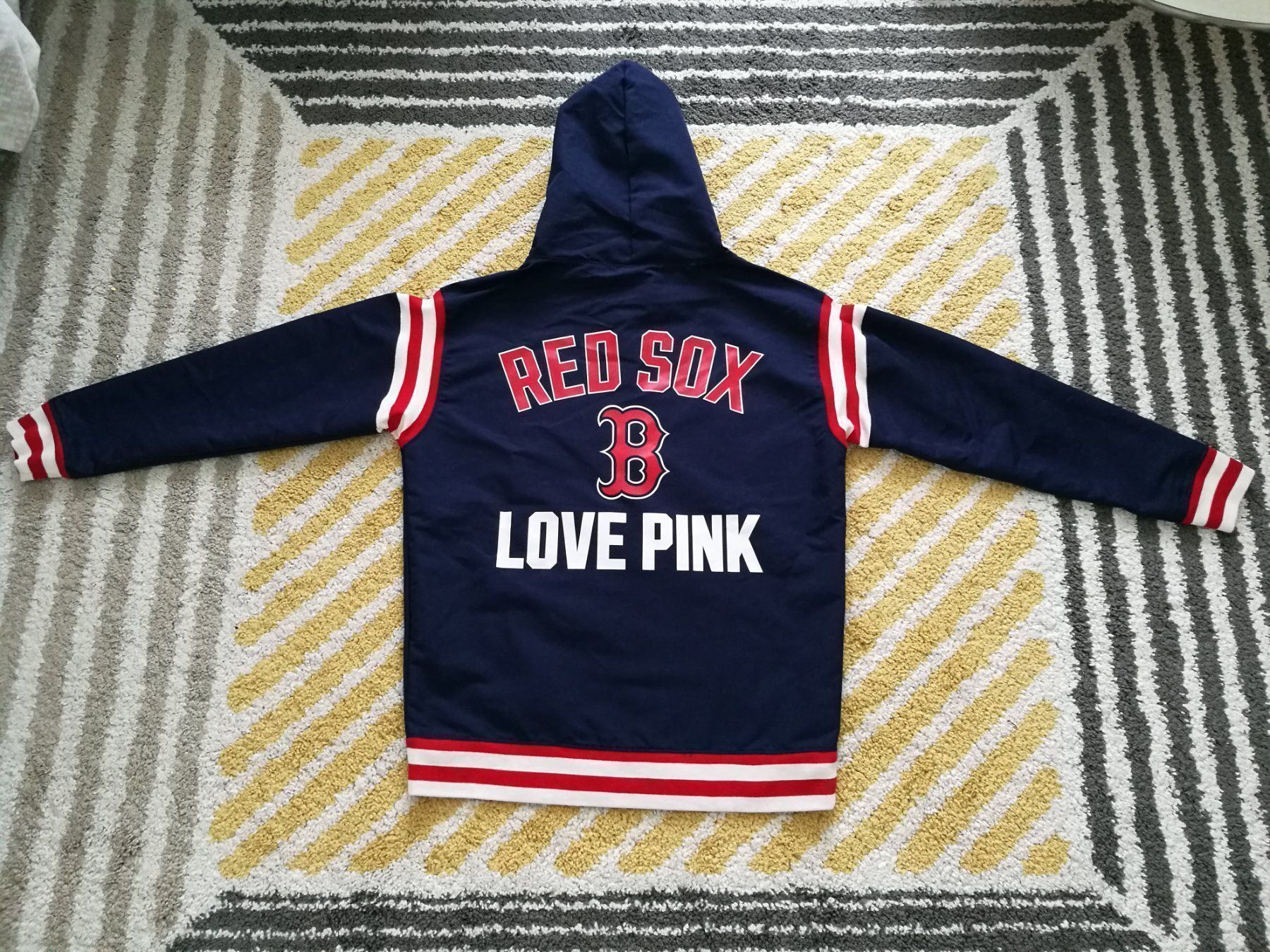 Jacken: Boston Red Sox, Victoria Secret Jacke – Gebraucht aus Wil SG von Donaldus