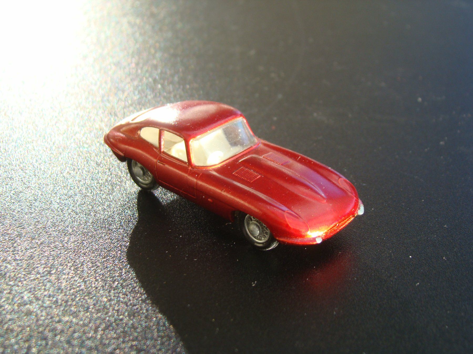 Lesney Modellini d'auto: Lesney Matchbox Series 32 Jaguar E-Type rot  alt – Usato da Walzenhausen venduto da Vanquish711 9