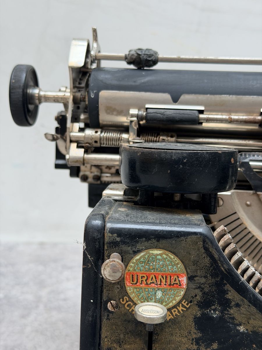Schreibmaschinen: Machine à écrire mécanique Urania – Gebraucht aus Bulle von ABELiAM 2