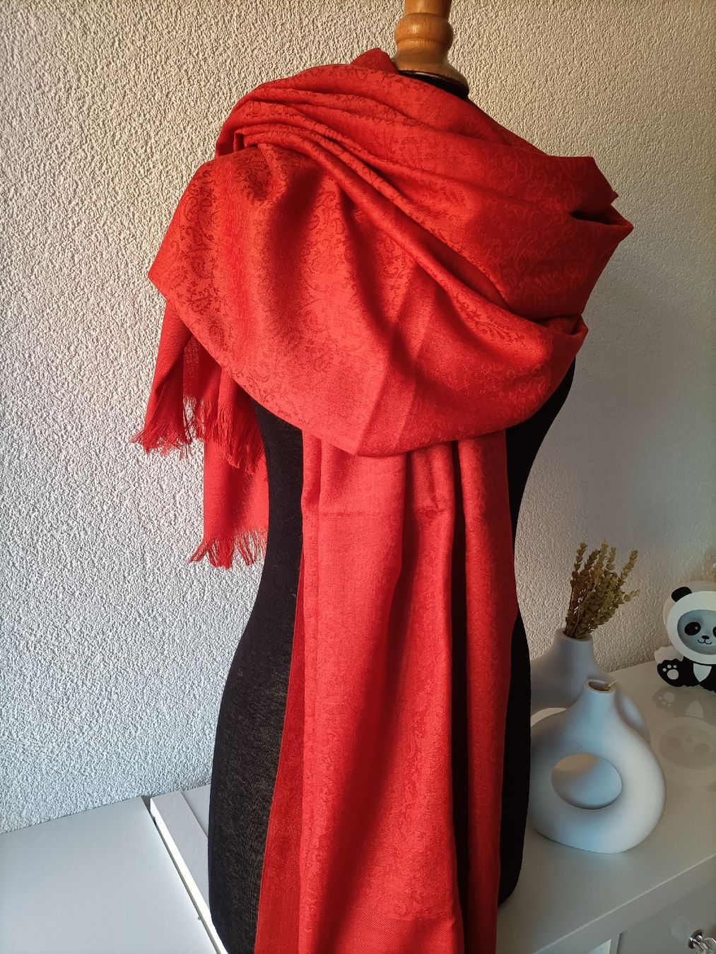 Foulard & Sciarpe: châle cachemire neuf – Nuovo e nell'imballaggio originale da La Chaux-de-Fonds venduto da Luxary.25cachmirepro