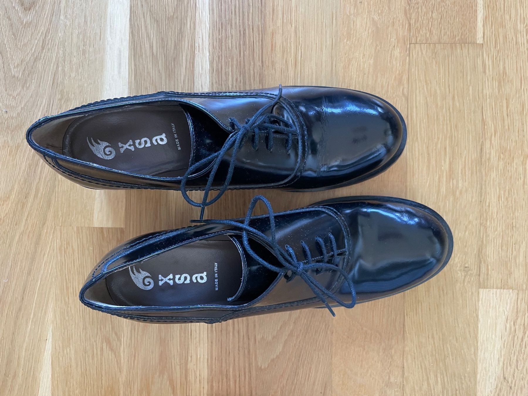 Scarpe da donna: Lackleder-Schnürschuh Grösse 38 1/2 – Usato da Zürich venduto da 08dreissig