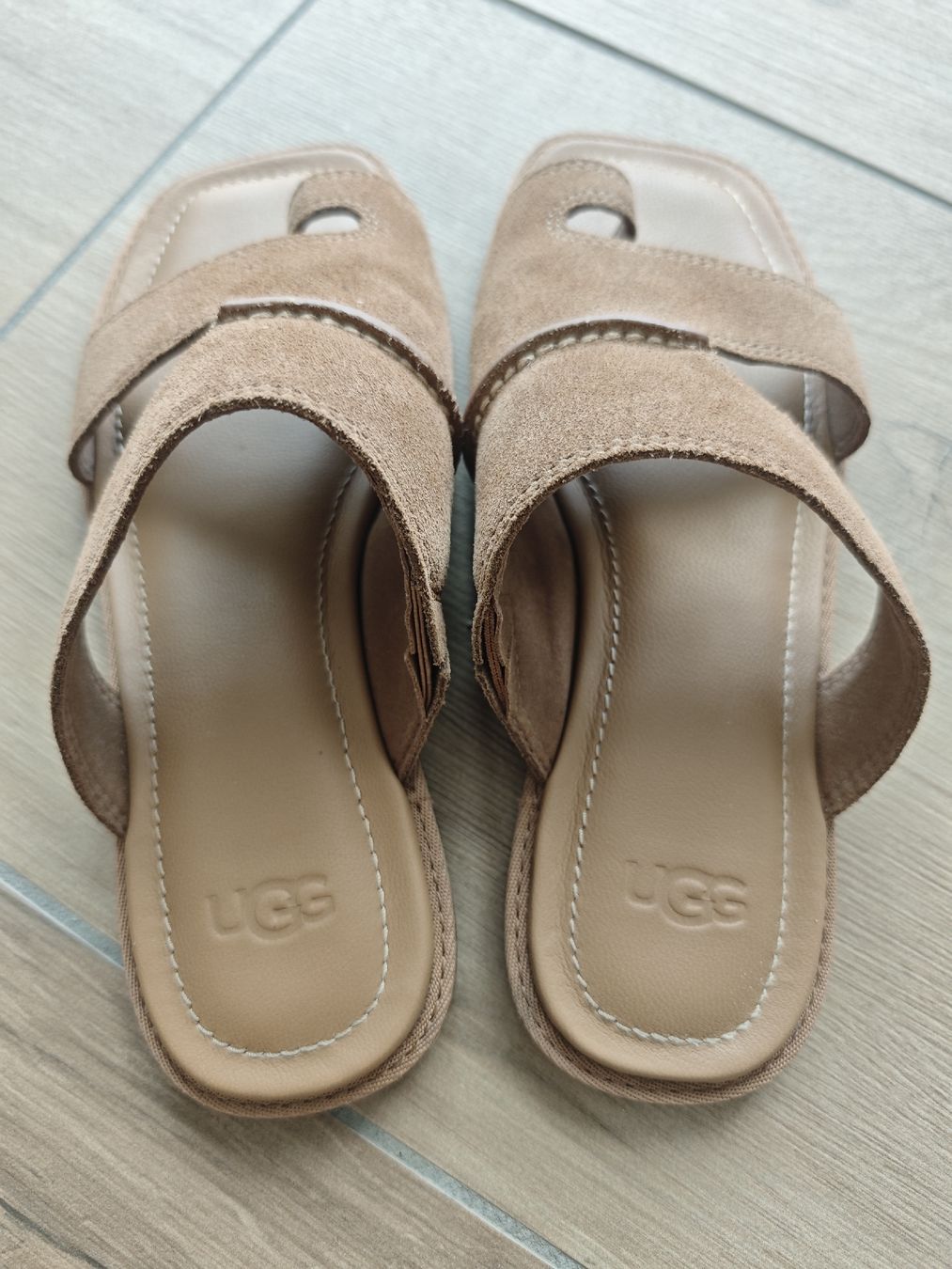Scarpe da donna: UGG Sandals Suede Beige Size 38.5 – Nuovo (secondo la descrizione) da Rothenfluh venduto da Carly_Q 3