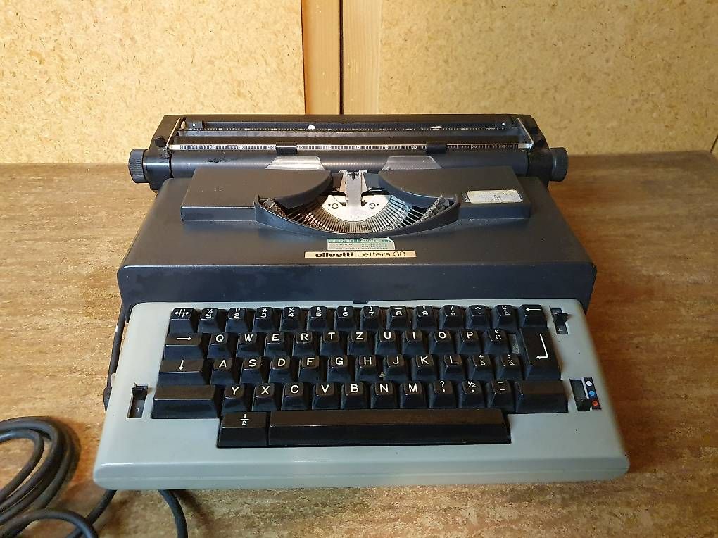 Schreibmaschinen: Macchina da Scrivere Olivetti Lettera 38 – Gebraucht aus Pregassona von Blatta01 1